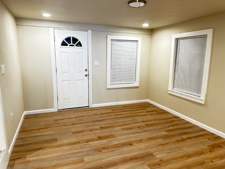 Building Photo - 4306 Earl Blvd