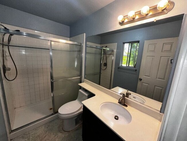Building Photo - 3 Bedroom 2 Bath House with Amazing Rosevi...