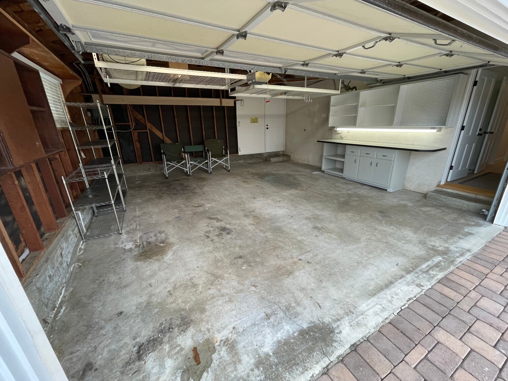 Garage - 304 N Meadows Ave