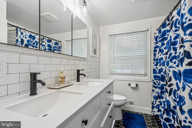 Building Photo - 2502 Duxbury Pl