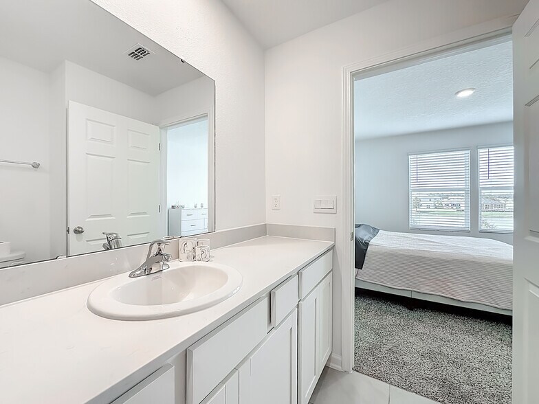 Building Photo - 53 Palmones St