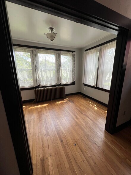 sun room - 382 S Winebiddle St