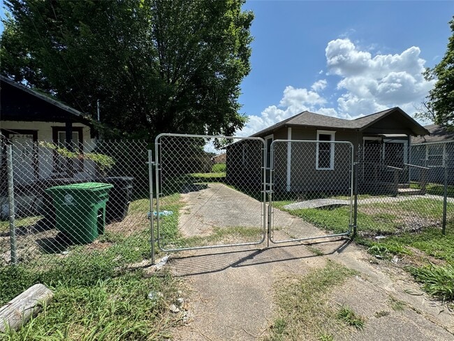 Building Photo - 3428 Reeves St