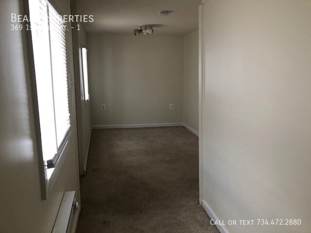 Building Photo - 369 1st Ave