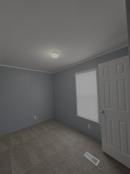 Building Photo - 27 W Manor St