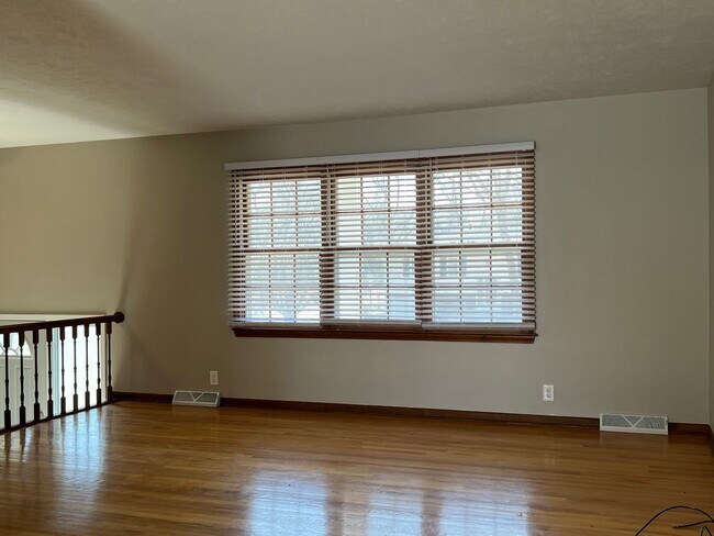 Building Photo - Great 3 Bedroom!!