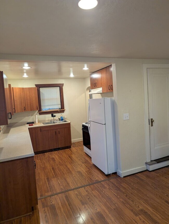 Building Photo - 3 Bd/1 Bath Home for Rent -- Available NOW!