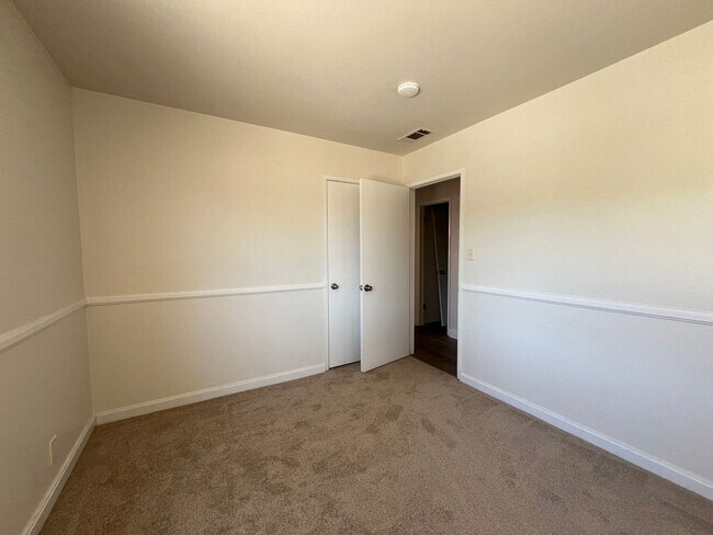 Building Photo - Ventura, West Side Charmer!