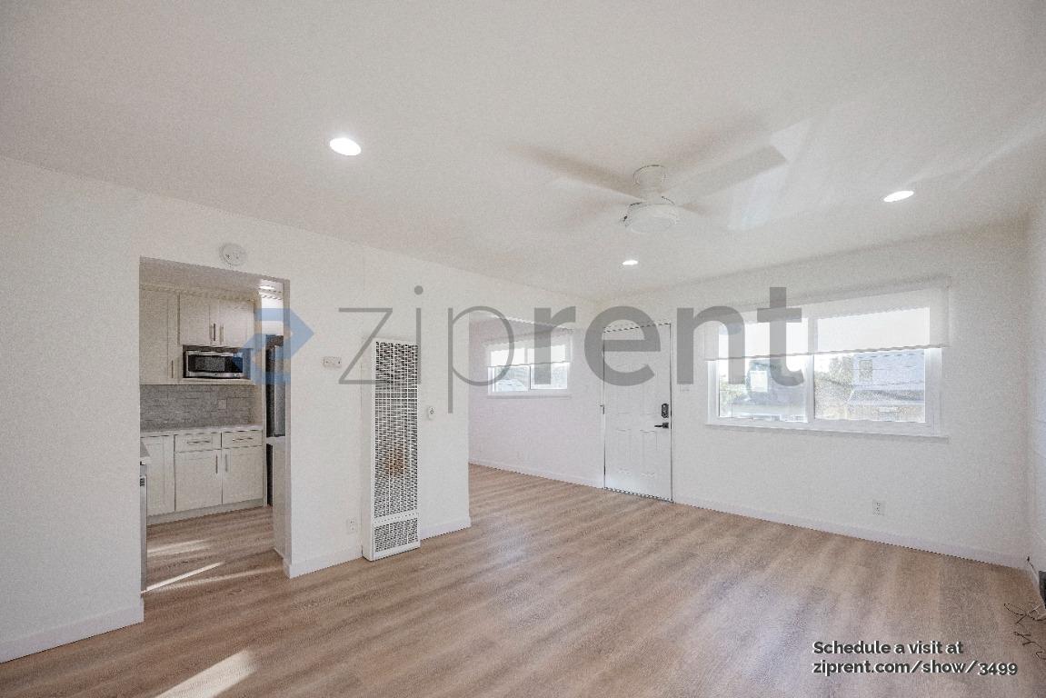 Building Photo - Unit