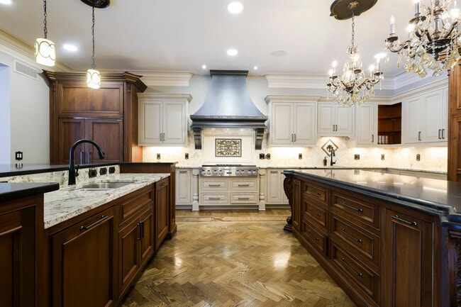 Building Photo - 9020 Whisperinghill Dr