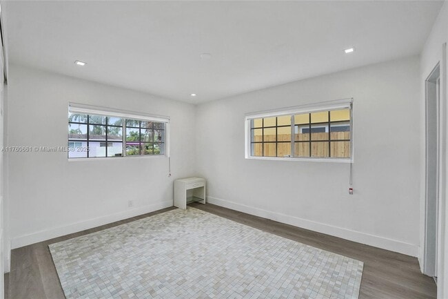 Building Photo - 2101 N 15th Ave