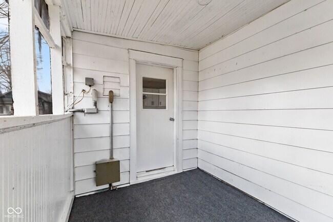 Building Photo - 320 Lockerbie St