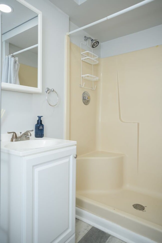 Building Photo - 2 bedroom / 2 bathroom home for rent in Cedar Lake