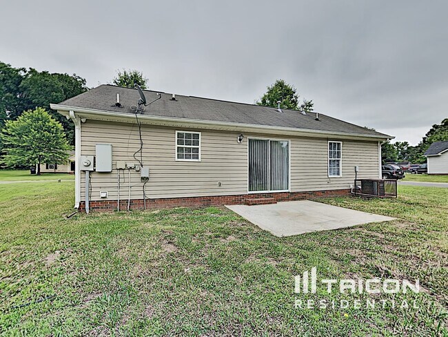 Building Photo - 6530 Lynmont Dr