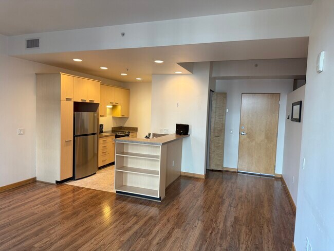 Building Photo - 309 W Washington Ave