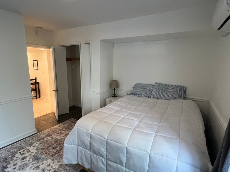 Building Photo - 2675 Acorn Ave NE