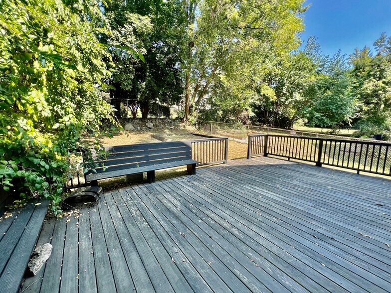 Back Deck - 31 Justin Rd