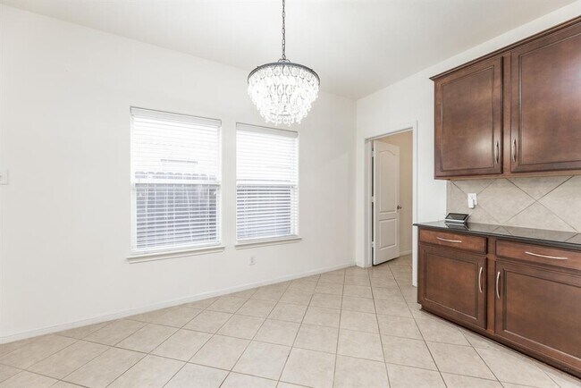 Building Photo - 25951 Ravenside Dr