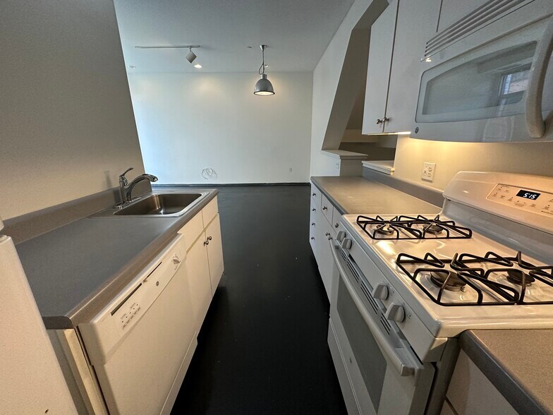 Building Photo - 117 E Berkeley St