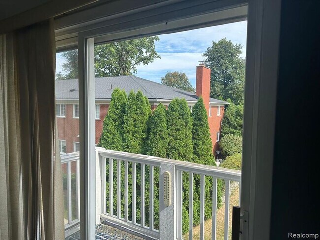 Building Photo - 487 N Eton St