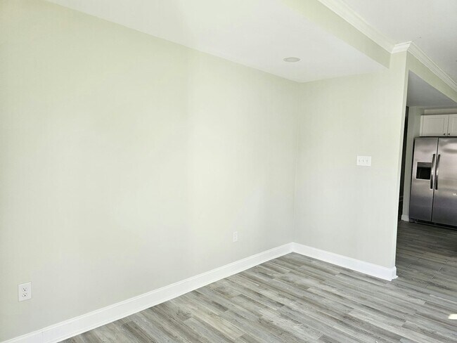 Building Photo - 8709 Apricot St