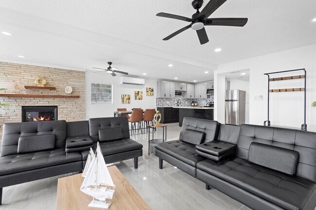 Building Photo - 1780 Lake St