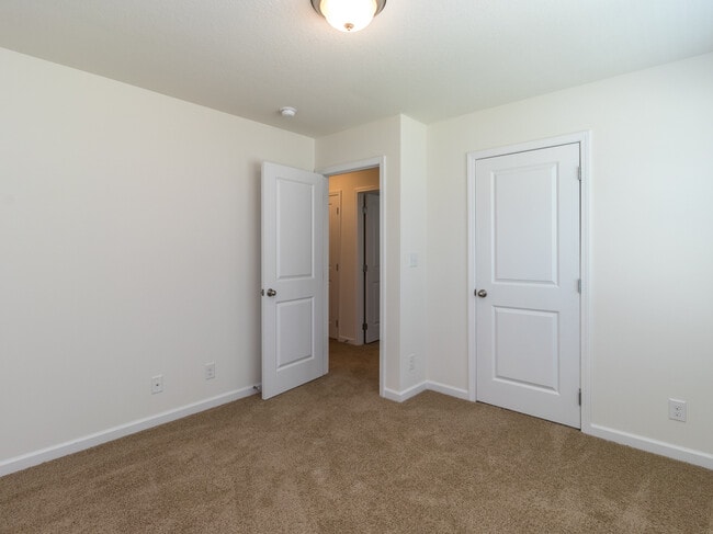 Building Photo - 4831 Birchcrest Ln