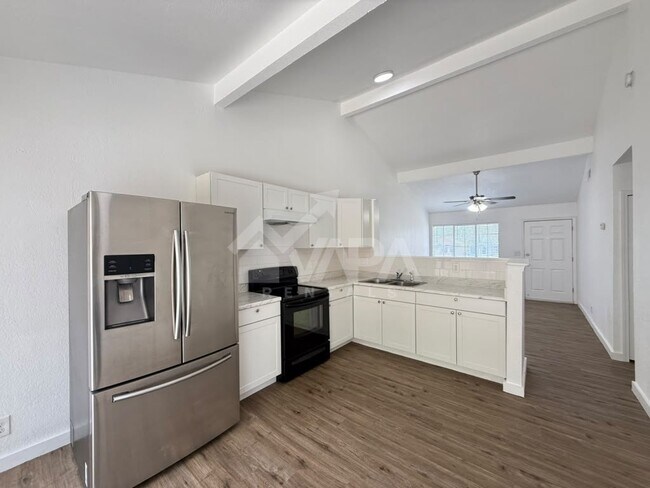 Building Photo - 7239 Glen Hill Dr