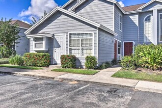 Building Photo - Townhome in Davenport now Available!