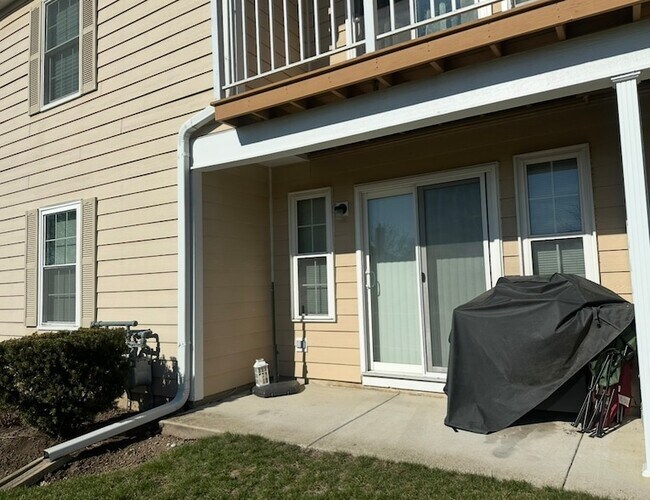 Building Photo - 633 W Streamwood Blvd