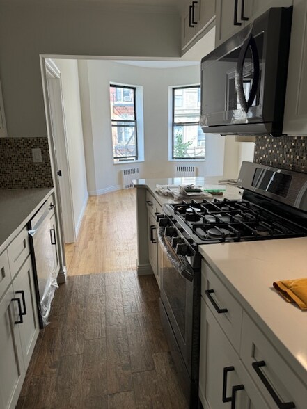 Building Photo - 342 W 85th St