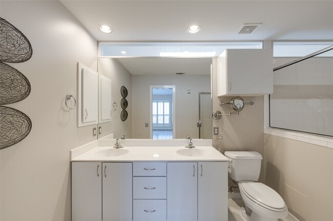 Building Photo - 807 Robin St