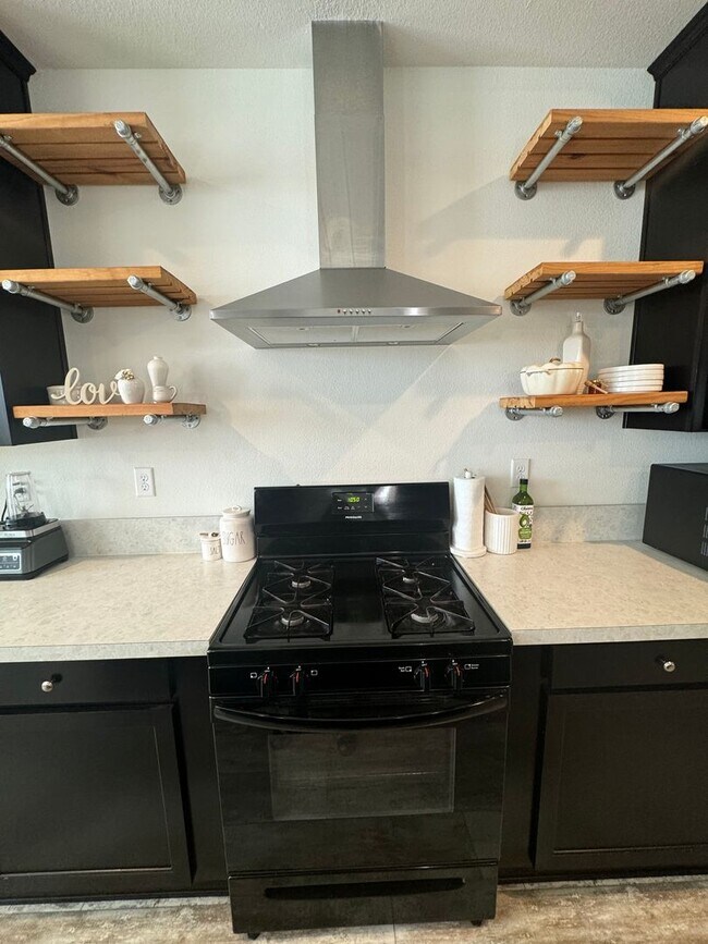 Building Photo - Ranch Style Home Here In the Heart of Perris