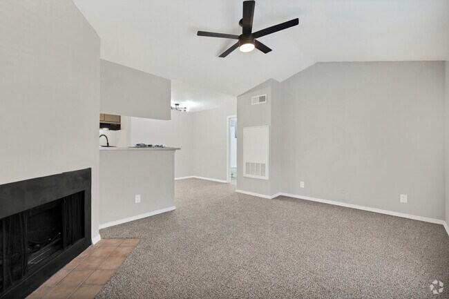 2BR, 2BA - 950SF - Living Room/Dining Room - Miramar