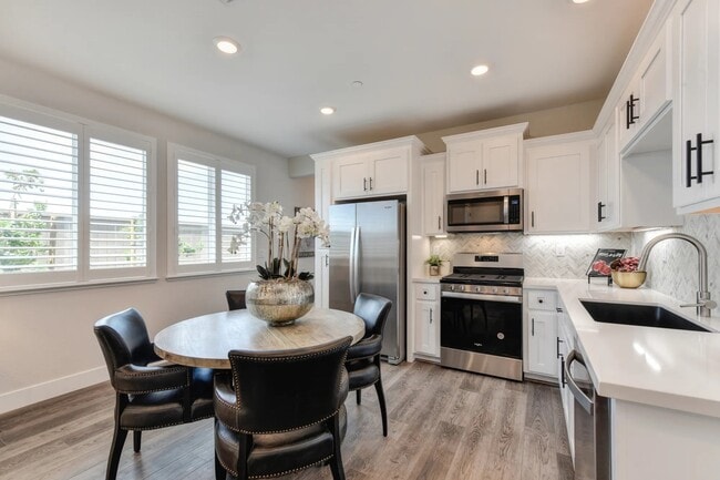 Building Photo - 4085 Peter's Ct