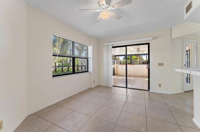 Building Photo - 3 Uno Lago Dr