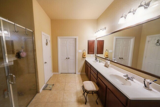 Building Photo - Executive-Style Home Now Available in Crossvine (Schertz) Realtor Commission: $750