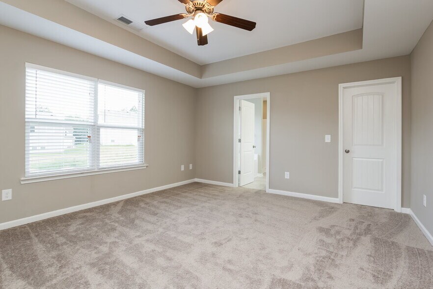 Building Photo - 723 Fieldcrest Dr