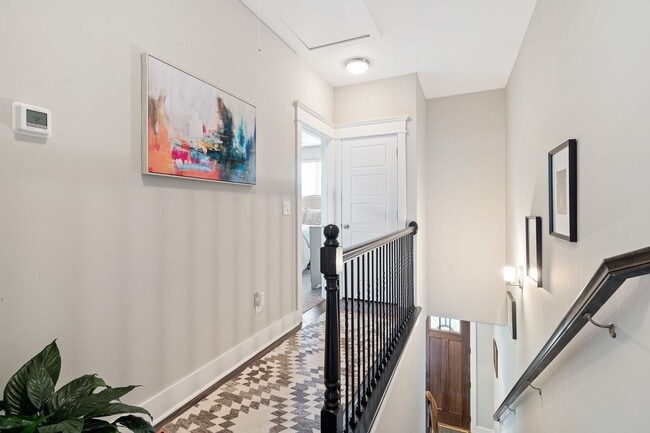 Building Photo - Gorgeous, luxury townhome in convenient West Nashville