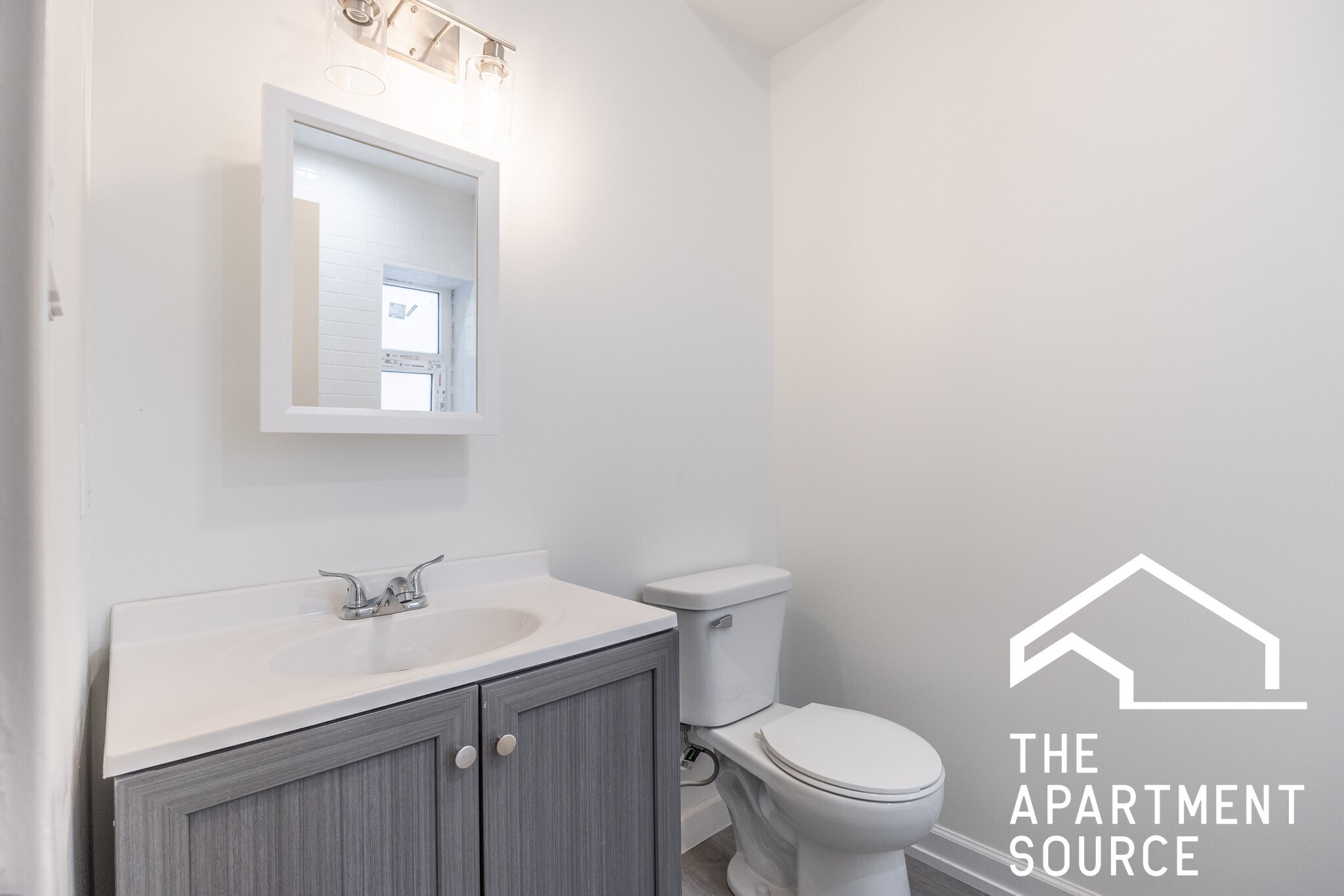 Building Photo - 1014 N Hamlin Ave