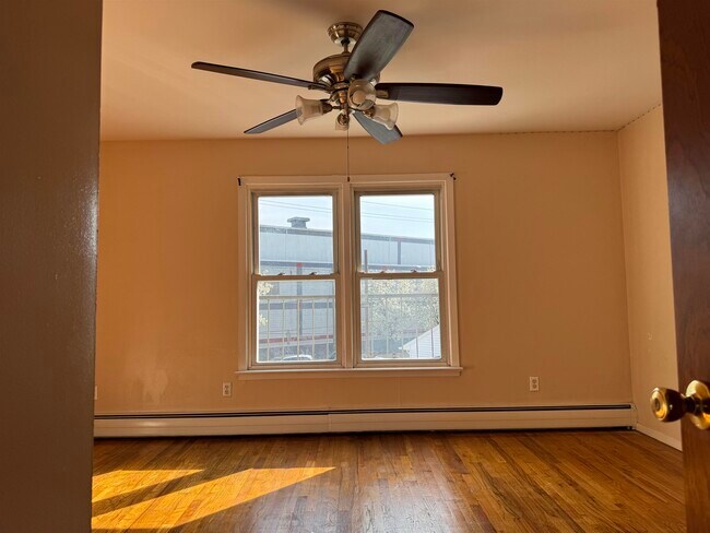 Building Photo - 108 Evergreen St