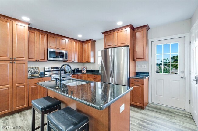 Building Photo - 3561 Thomasson Dr