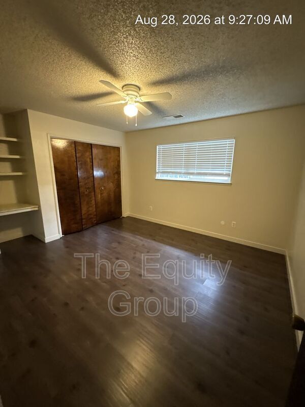 Building Photo - 1009 W Laura Ave