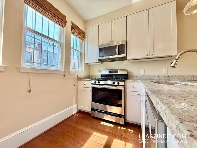 Building Photo - 159 V St NE