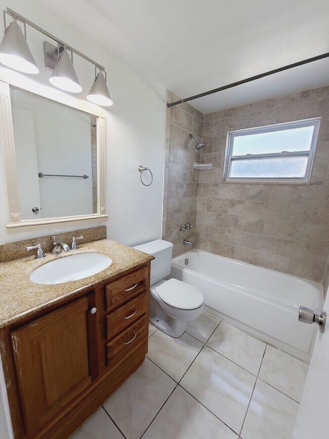 Building Photo - Charming Four Bedroom One Bathroom House p...