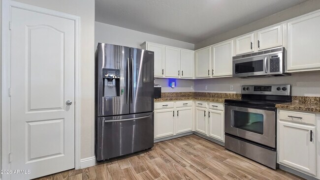 Building Photo - 25673 W Northern Lights Way