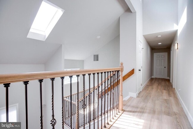 Building Photo - 5352 Sideburn Rd