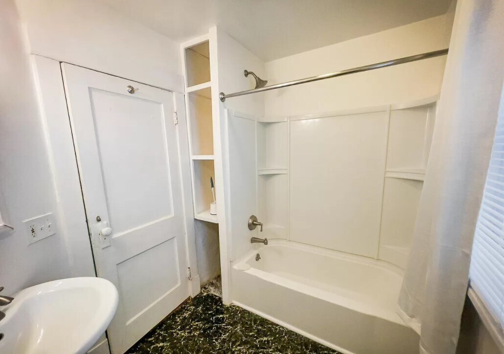 Building Photo - 1007 Mahlon St