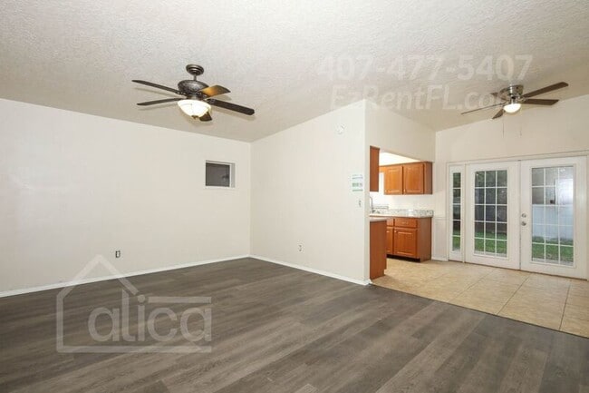 Building Photo - 6024 Oakcrest Cir