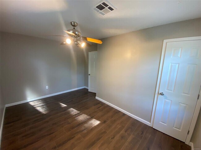 Building Photo - 3540 Farwood Dr
